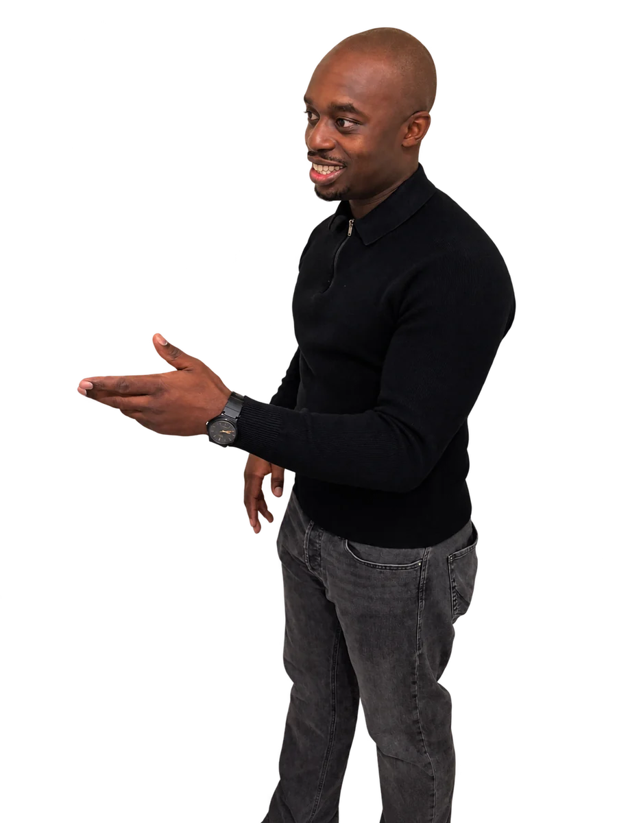 Shasid Caciano in gesprek, met een open handgebaar