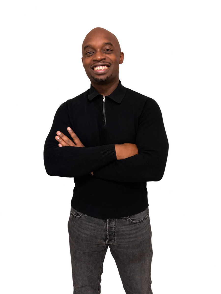 Shasid Caciano met zijn armen over elkaar